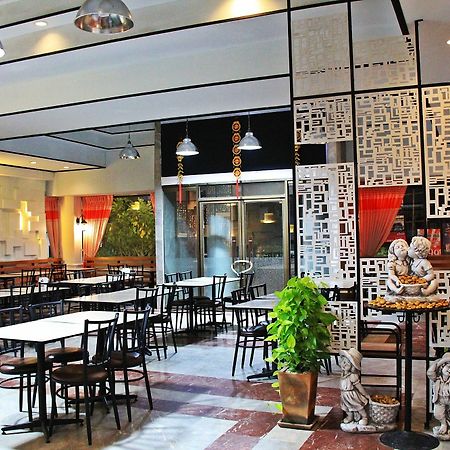 โรงแรมเรือนทิพย์ เชียงราย Ruean Tip Hotel Exteriér fotografie
