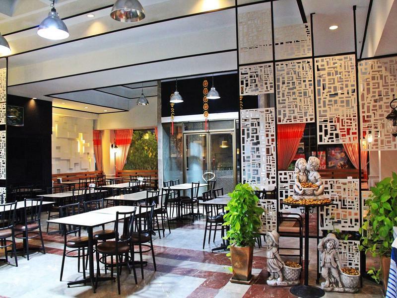 โรงแรมเรือนทิพย์ เชียงราย Ruean Tip Hotel Exteriér fotografie